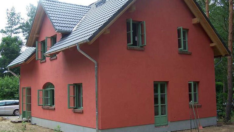 Einfamilienhaus in Bestensee, von außen, rote Fassade